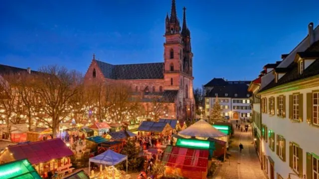 basel-basler-weihnachtsmarkt-auf-dem-muensterplatz_1477@mid (Foto: Marianne Horner) basel-basler-weihnachtsmarkt-auf-dem-muensterplatz_1477@mid (Foto: Marianne Horner)